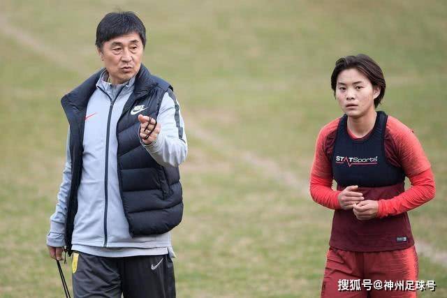 巴黎因场地问题被罚15万欧并调换比赛